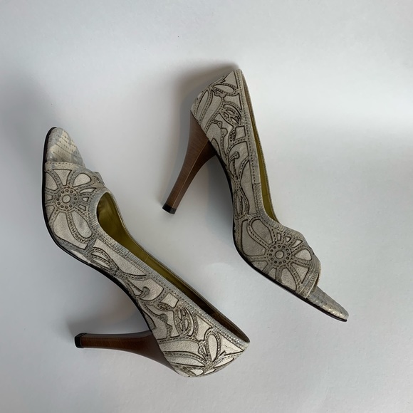 Carlos by Carlos Santana leather cutwork heels - Picture 2 of 8